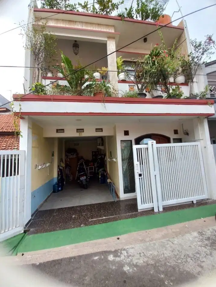 Dijual rumah minimalis 2,5 lantai with rooftop di duren sawit, jakarta