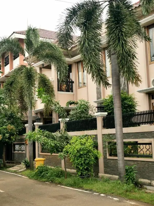 Rumah Mewah Siap Huni Ada Kolam Renang Di Taman Duren Sawit