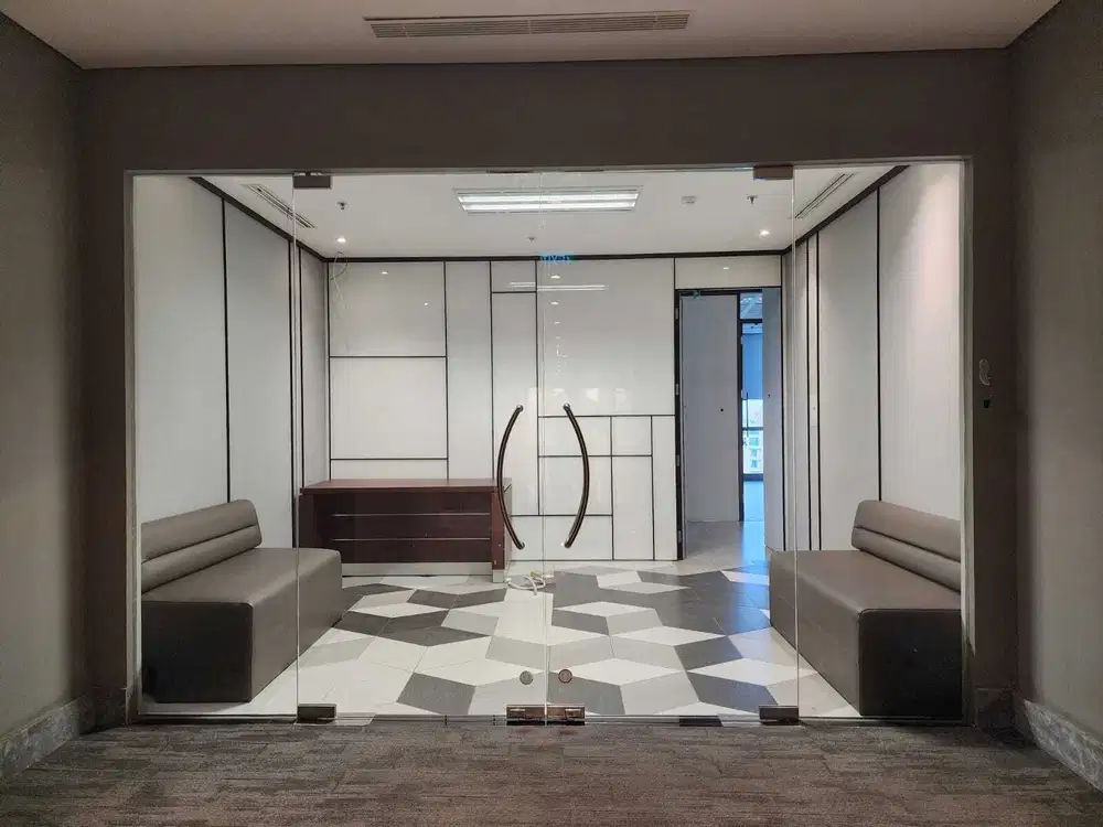 DISEWAKAN OFFICE SEMI FURNISH DI PAKUWON TOWER