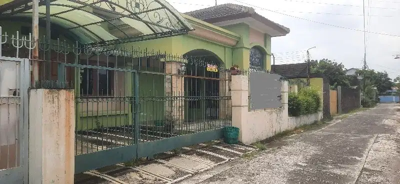 Di jual dekat Riches jajar  2 garasi