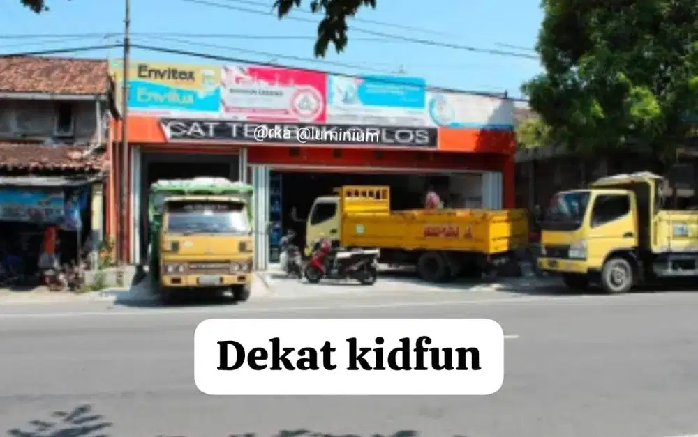 Tanah dam bangunan pinggir jalan raya wonosari KM 12