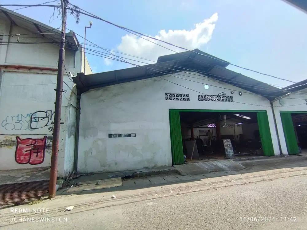 Gudang Jual Raya Dukuh Kupang Barat Surabaya dekat Hr Muhammad