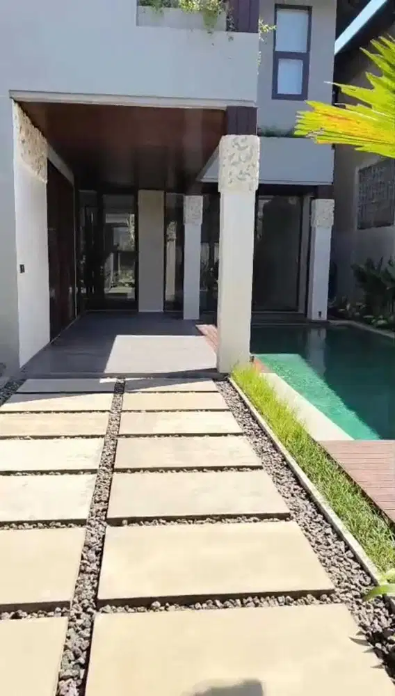 FOR RENT VILLA BARU 4 BR FURNISHED LOKASI DI PANTAI SANUR