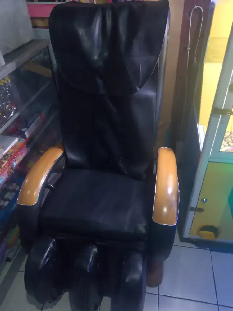 Kursi pijat merk deluxe Rp.2,5jt nego kondisi siap pakai
