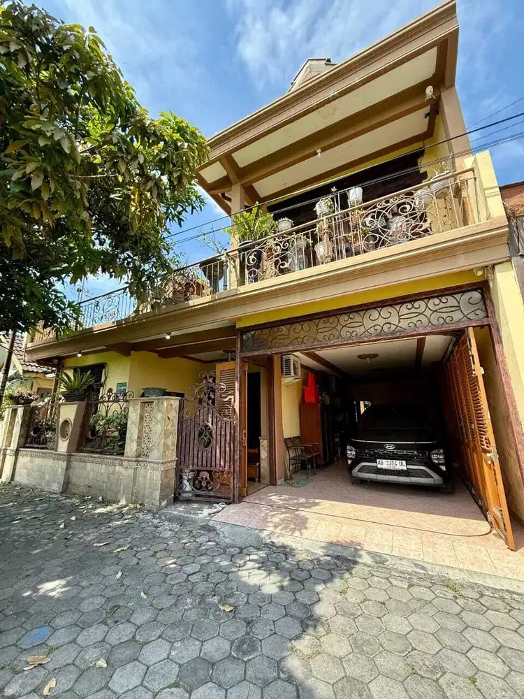 RUMAH MEWAH 2 LANTAI FULL FURNISHED VIEW SAWAH DI BANTULAN SIDOARUM