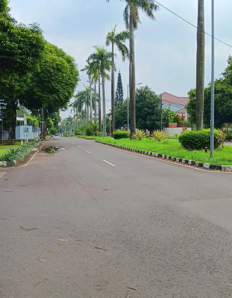 Dijual Tanah bonus Rumah Tua Di Komplek Billymoon Pondok Kelapa