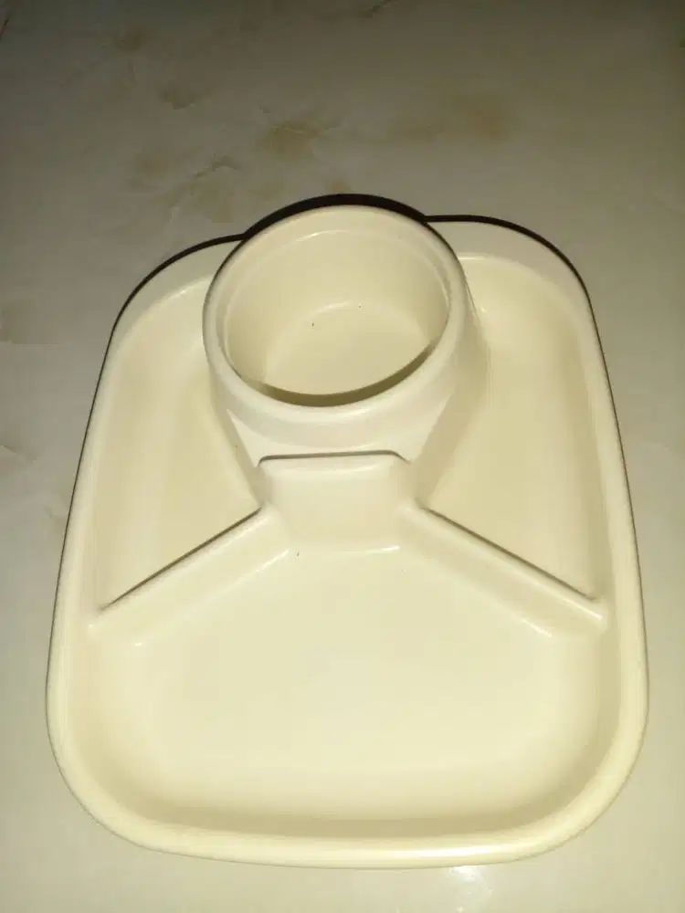 Piring Makan Bayi 3 Sekat dengan Tempat Gelas - Preloved