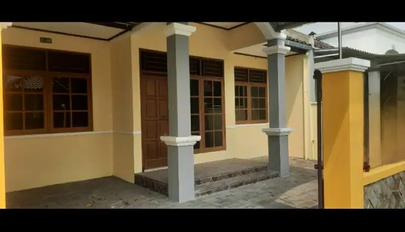 Di sewakan  cat baru dkt Double Decker solo baru