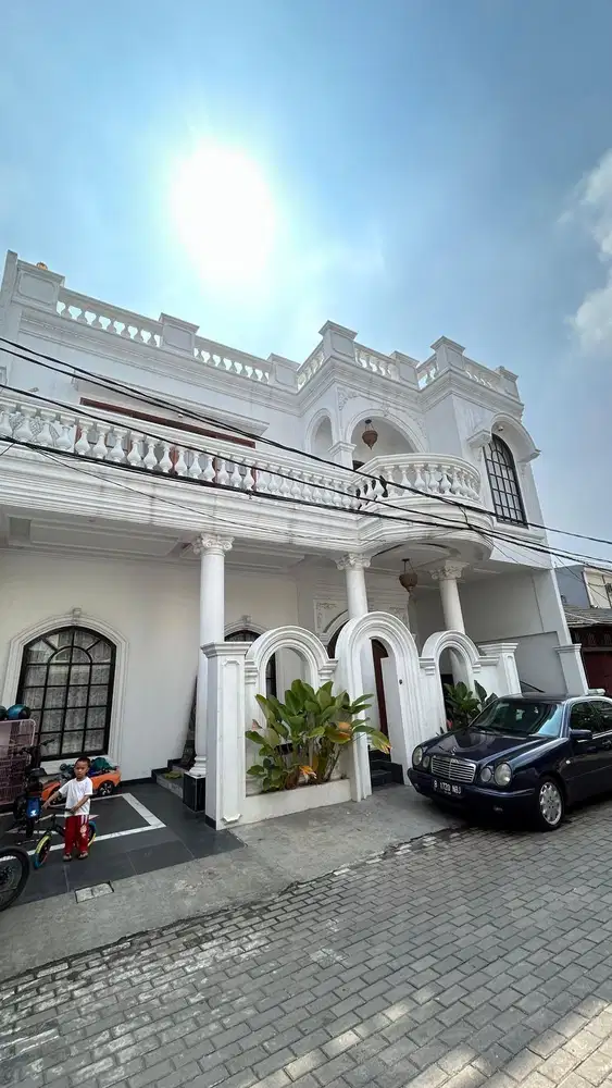 Dijual Rumah Megah Include 4 Kios Aktif di Taman Aster,Cikarang Barat