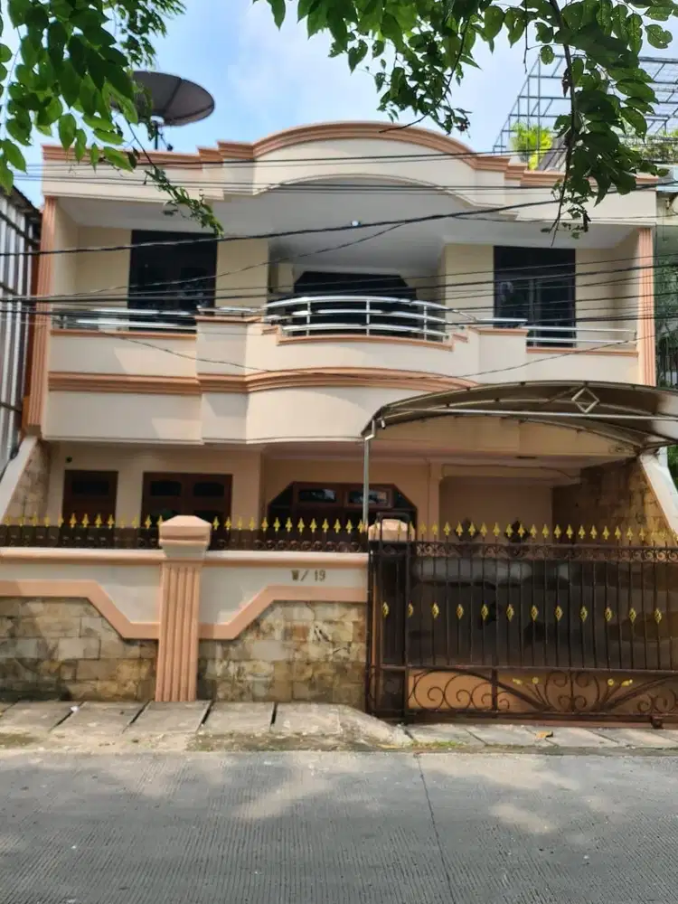 Rumah + Lokasi Usaha Potensial!