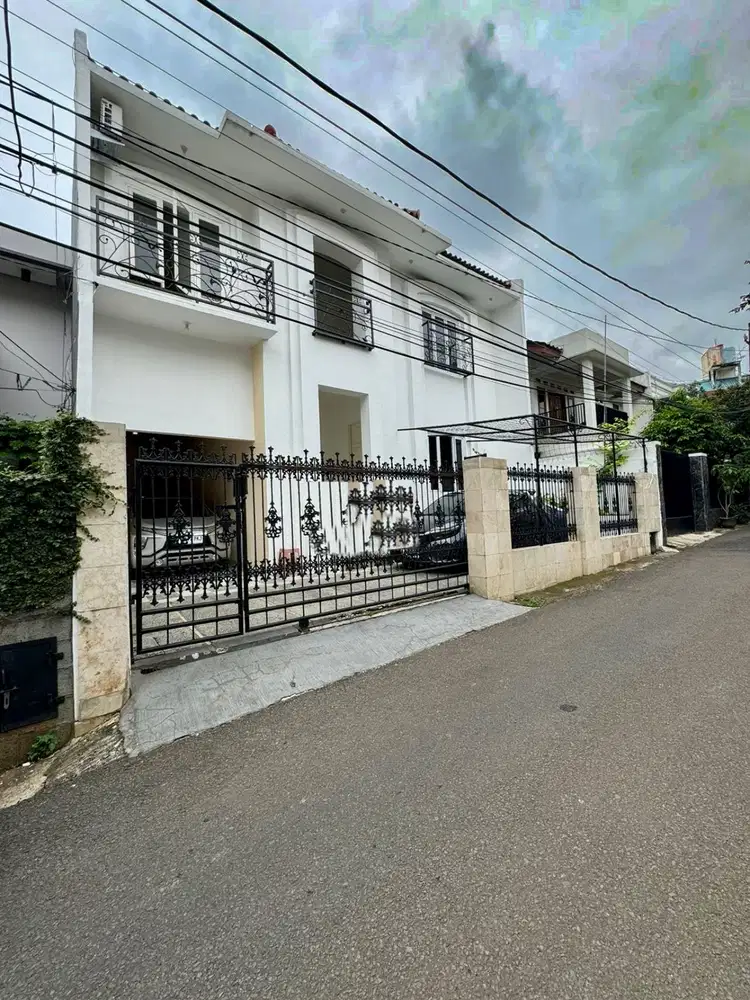 Rumah 2 lantai di Senopati Kebayoran Baru, Jakarta Selatan