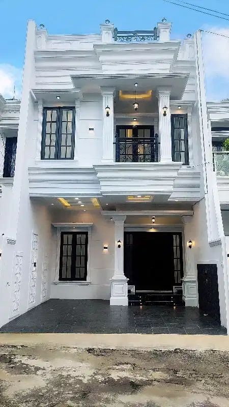 Rumah modern klasik dijual di Jakarta Selatan