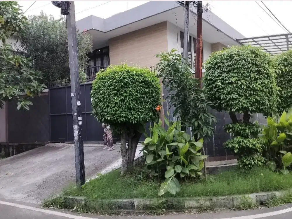 Rumah 2.5 Lantai Huk Aman dan Asri Lingkungan Rumahnya