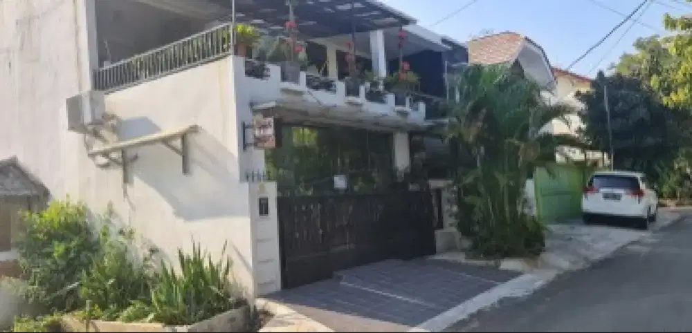 Rumah Huk 3 Lantai Lebàr 8 Meter Ada Usaha dan Tinggal Asri