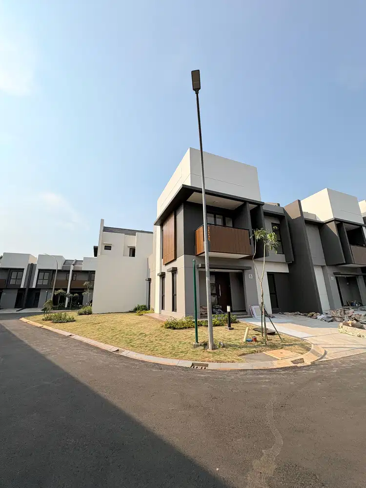 Rumah 2 Lantai Regia Premium Hook Summarecon Crown Gading