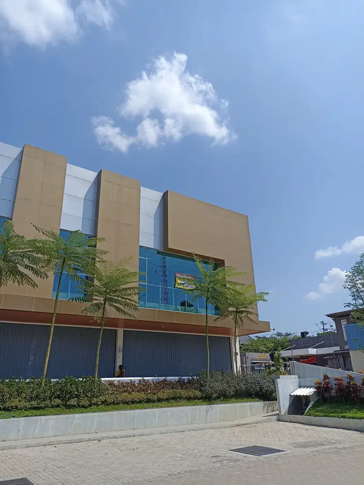 Sewa Kontrak Ruko Baru Besar Luas 400 Meter 2 lantai Ngalian Semarang