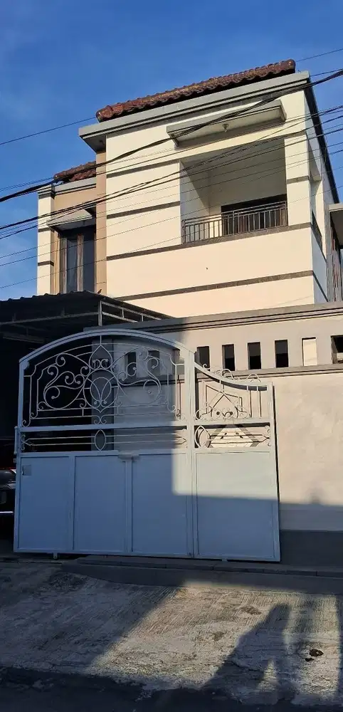 dijual rumah second lantai 2 padsng sambian