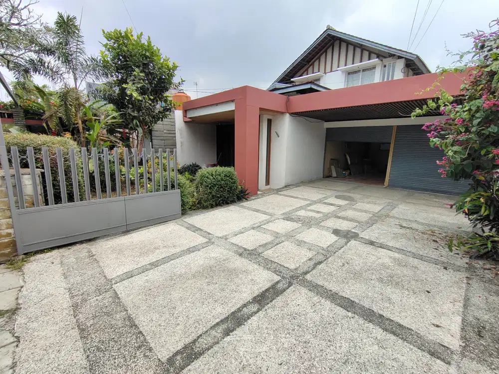 Jl.Setrasari, Rumah Luas Hitung Tanah