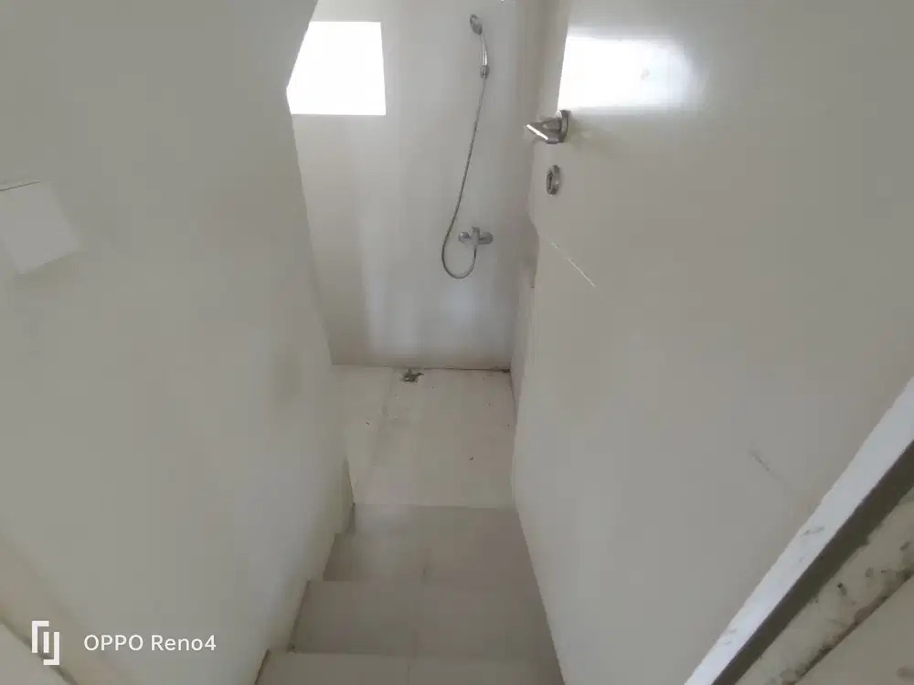 Rumah Minimalis Depan Danau Northwest Citraland