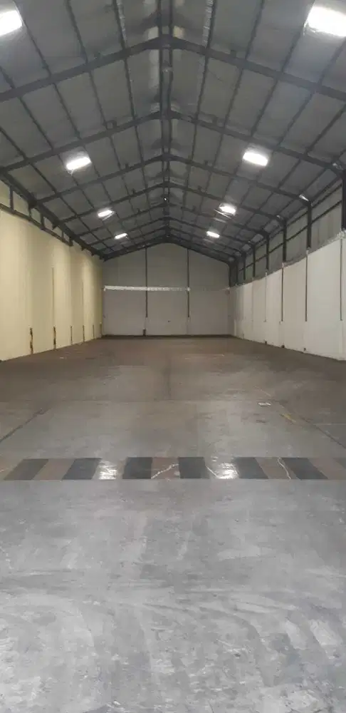 DISEWAKAN GUDANG RAYA MARGOMULYO 1000 M2