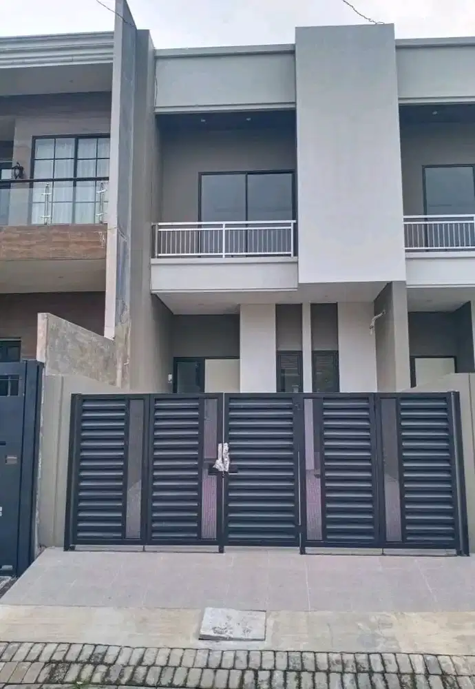 Rumah baru 2 lantai villa Kalijudan Surabaya