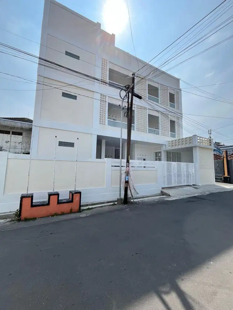 dijual kost ekslusif 27 kamar dekat ke UGM di jalan kaliurang