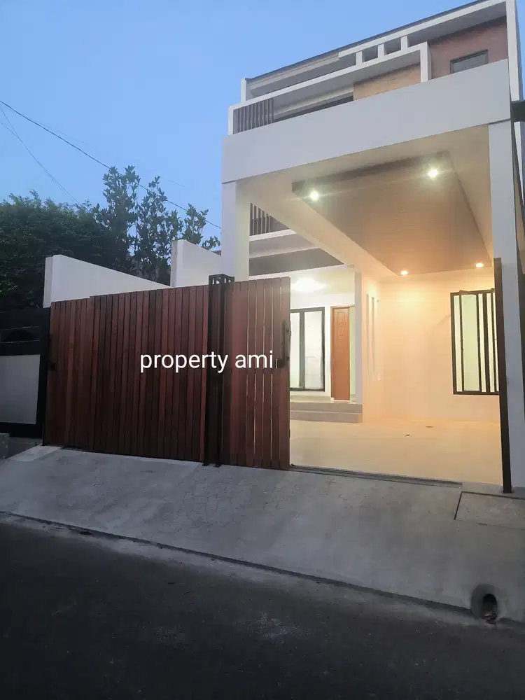 Jual rumah di komplek jalan lebar duren sawit  dekat tol becak kayu