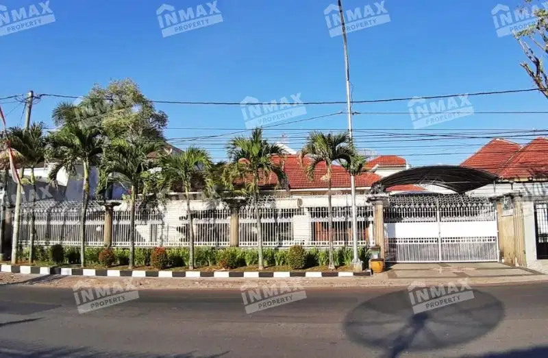 RUMAH JALAN ESBERG TIDAR MALANG, BAGUS SANGAT TERAWAT, HALAMAN BELAKANG LUAS