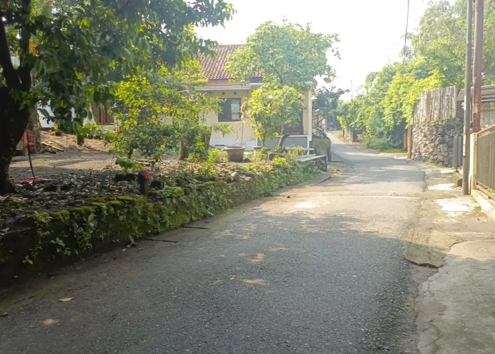 TANAH PLEMBURAN DEKAT UGM JL KALIURANG KM 6