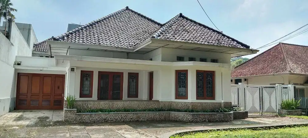 Jual rumah heritage belanda di sayap dago bandung