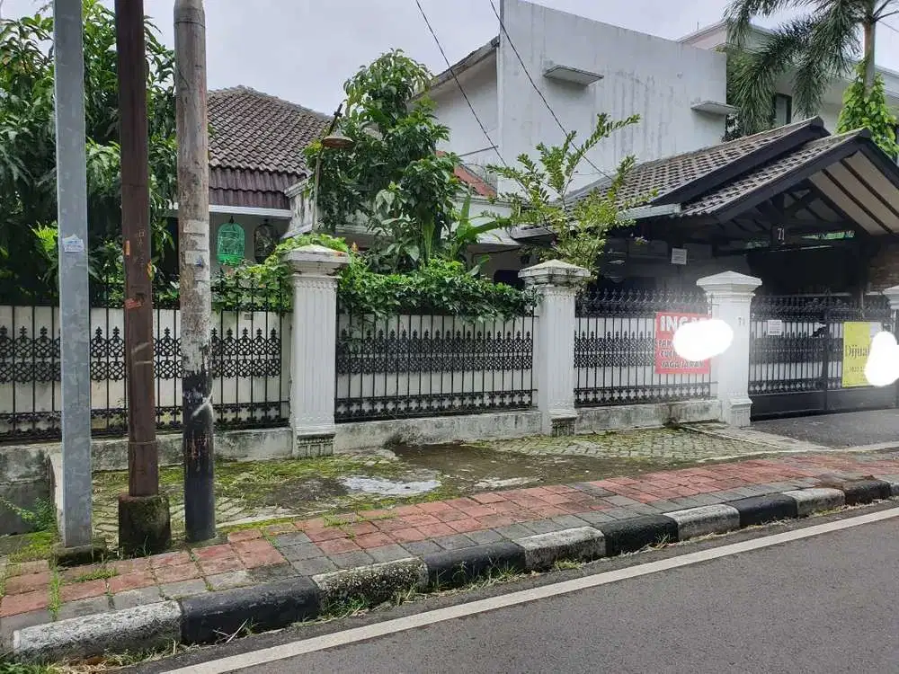 Rumah lama dekat fasum2.dan tdk bnjr