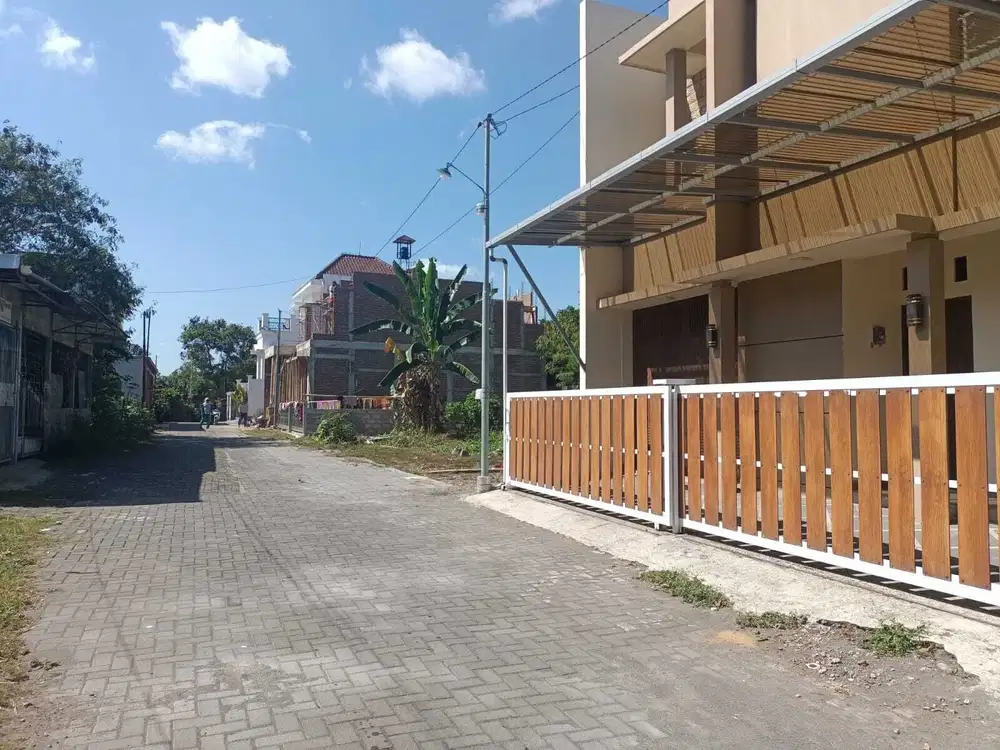 Dijual rumah siap huni , Rumah 2 lt Lokasi Plemburan dekat kampus UGM
