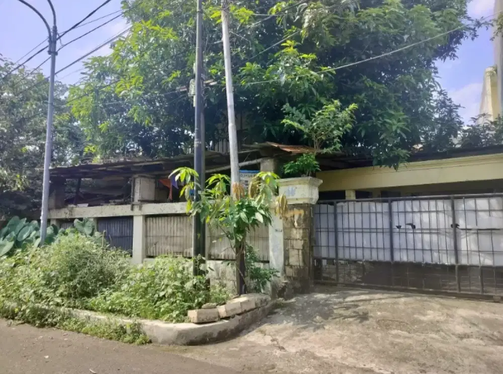 Rumah Tua Gak Bisa Huni Lagi Dekat Tirta Mas