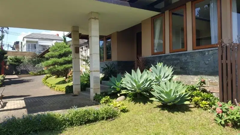 Dijual rumah lux besar di setiabudi bandung