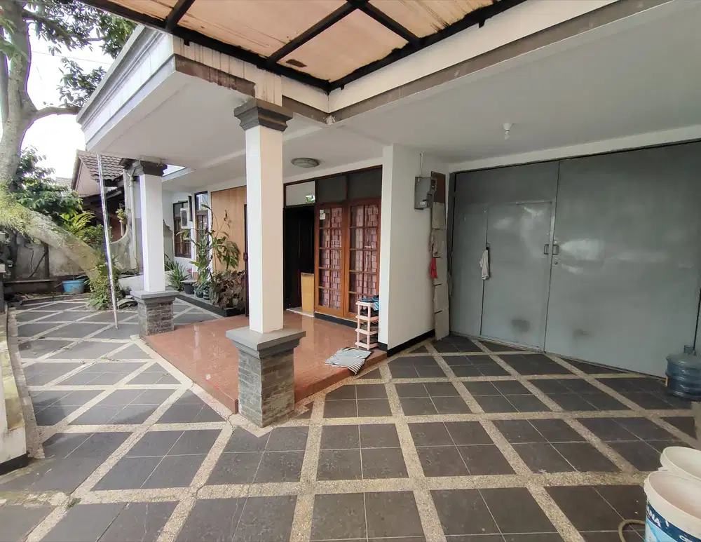 Jual Rumah Luas di Taman Kopo Indah i