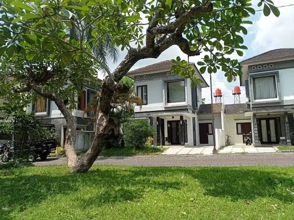 Rumah dalam perumahan pinggir jalan raya palagan KM 12