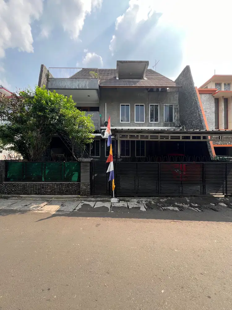 Rumah Di Kebayoran Baru jalan Lebar