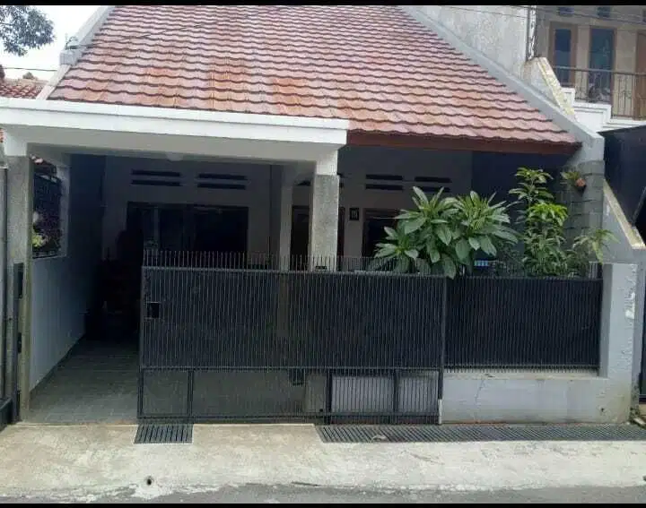 Dijual Rumah Asri Semi Furnish Antapani Bandung