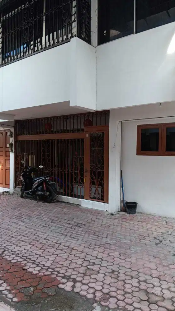 Dijual Rumah Lama Sangat Terawat Komplek Candi Biara