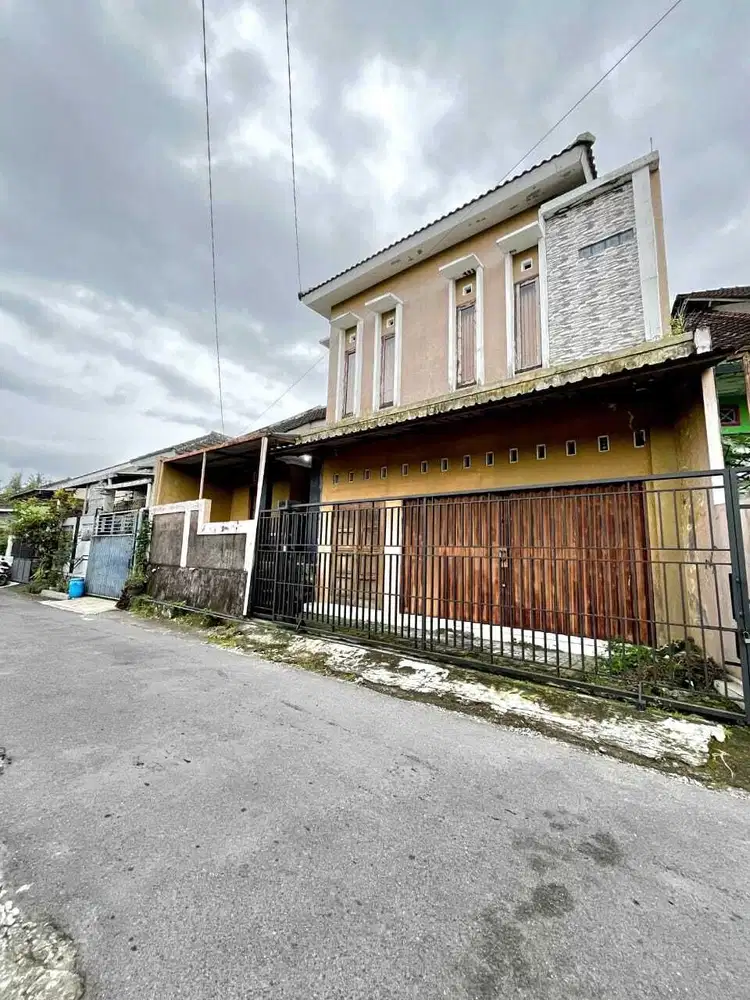 Rumah bisa untuk usaha warak selatan pemda sleman jalan aspal