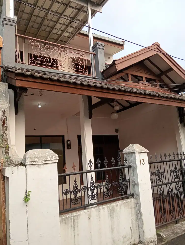 JUAL RUMAH BLOK A KRBAYORAN BARU JAKARTA SELATAN