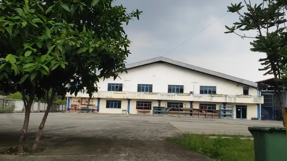 Gudang luas hampir 1ha di Narogong jalan utama Bekasi turun harga