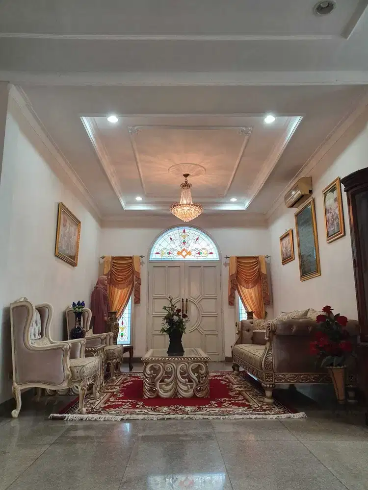 Dijual Rumah  Furnish Mainroad Dekat Pintu Tol kebun Jeruk Jakarta