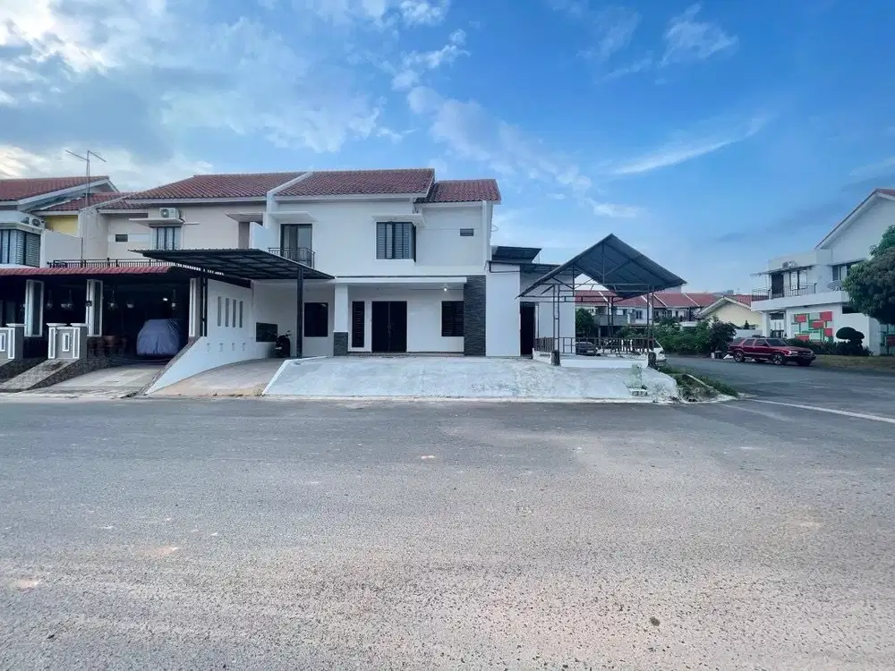 Dijual murah RUMAH hook siap huni hadap selatan di diamond palace