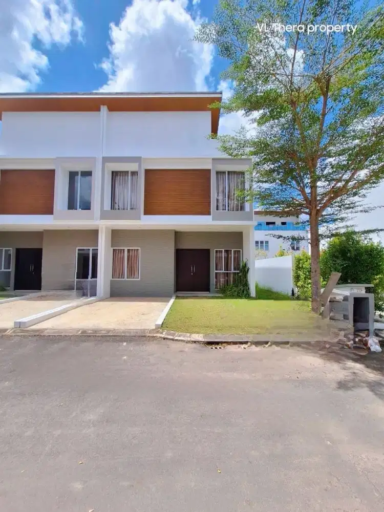 Dijual  Rumah 2 lantai hook belakang langsung fasilitas di Azure bay
