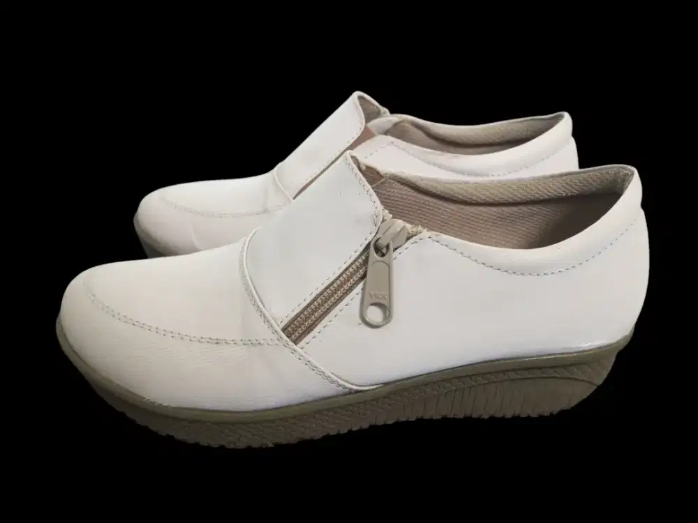 *HARGA PAS* Slip On Wedges Zipper 5 Cm