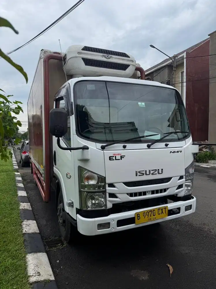 ISUZU NMR 81 LONG DOBEL BOX FREEZER 2023