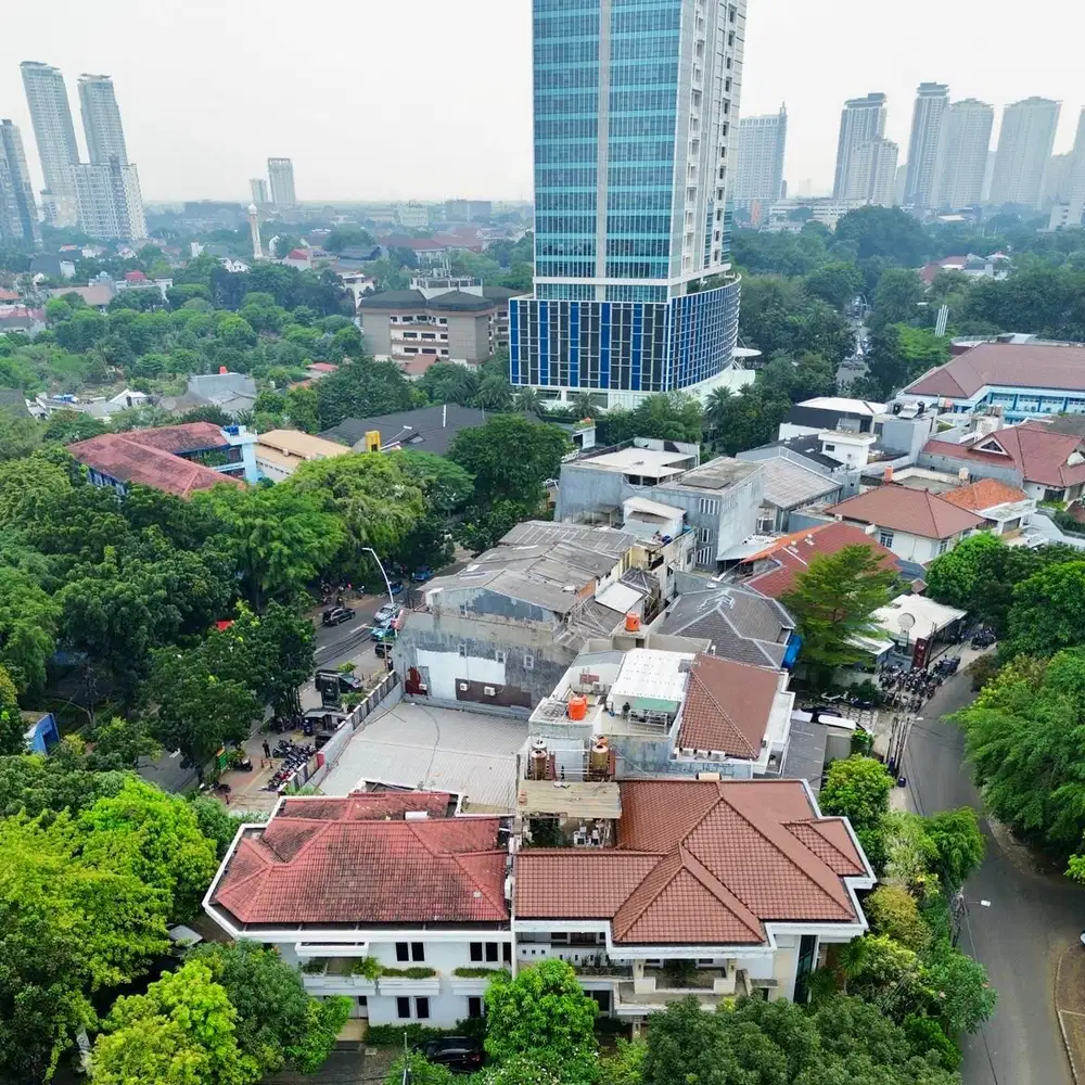 Rumah Kebayoran Baru Pinggir Jalan Utama Area Komersial