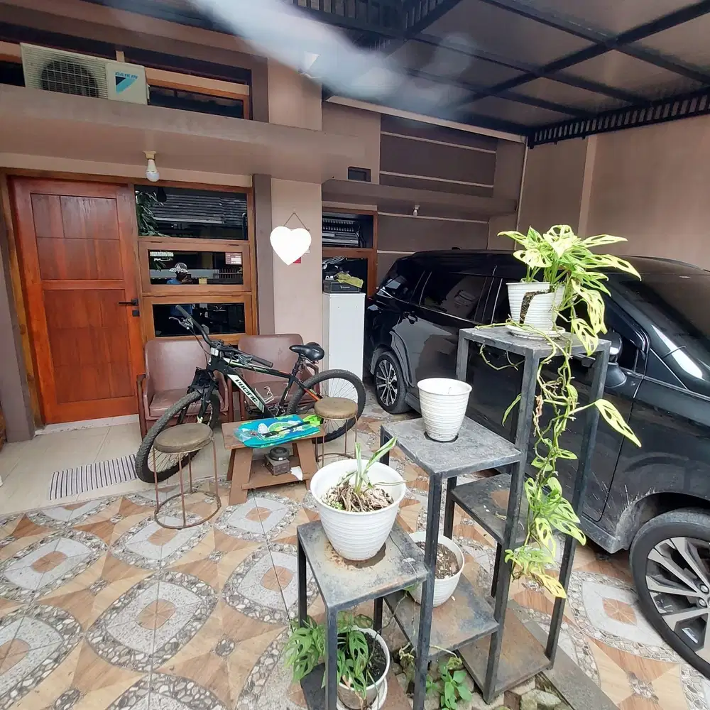 Dijual rumah 1,5 lantai di komplek Cisaranten Kulon Arcamanik murah!
