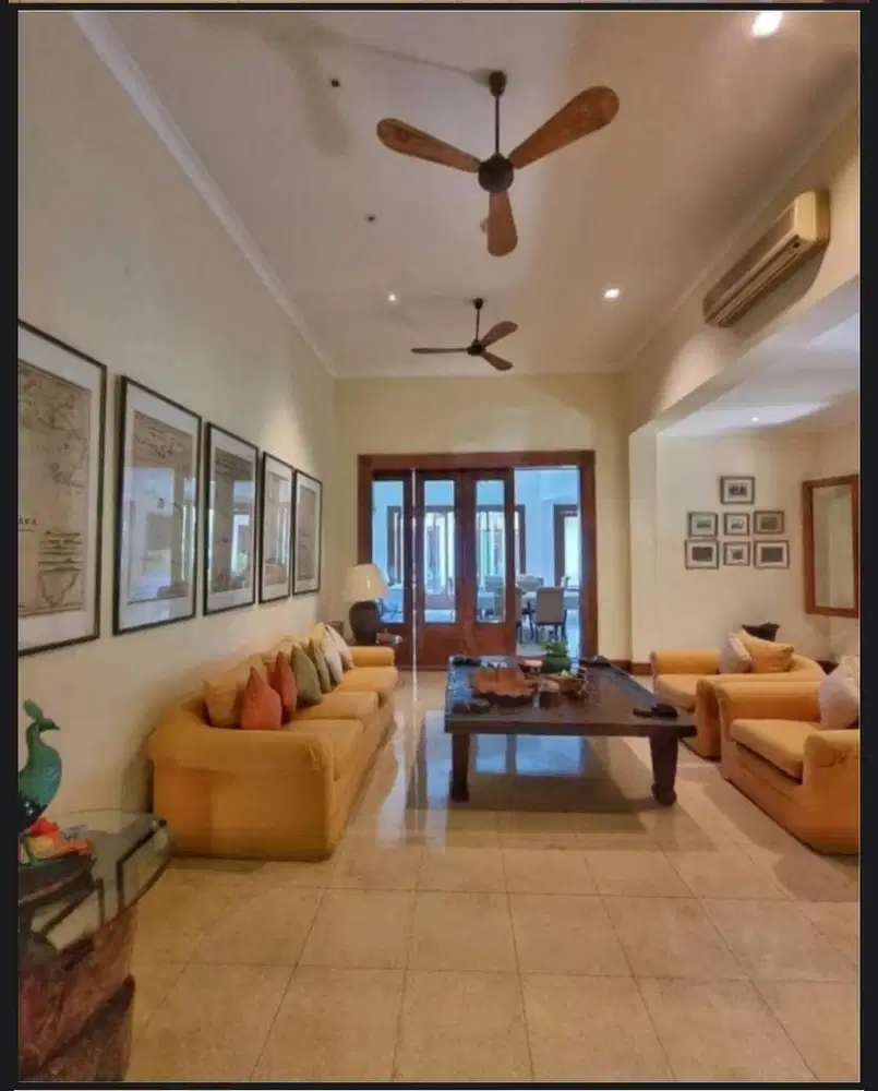 Dijual Rumah Hook Mewah 7 BR Luas 1.225 Sqm  di Menteng Jakarta Pusat